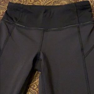 LIKE NEW* Lululemon Capri pants